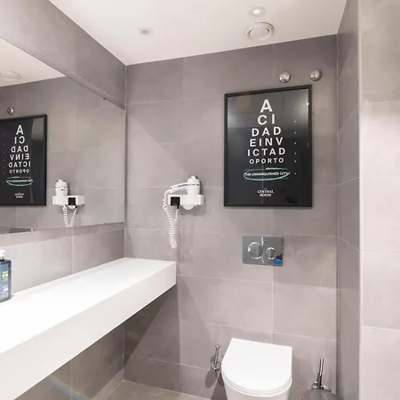 The House Ribeira Hostel