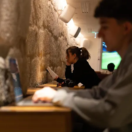 Hostel The House Ribeira *