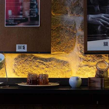 The House Ribeira Hostel Porto