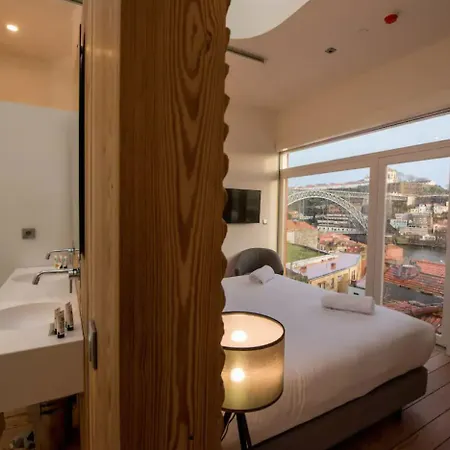 The House Ribeira Hostel *