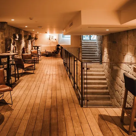 The House Ribeira Hostel