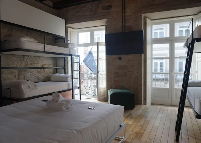 Vandrarhem The House Ribeira *