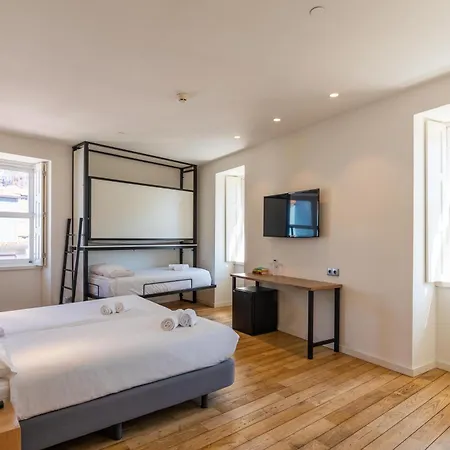 The House Ribeira Hostel