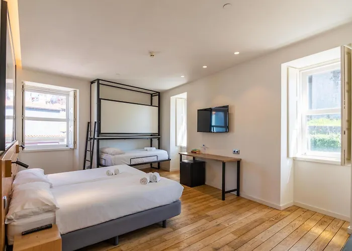The House Ribeira Hostel