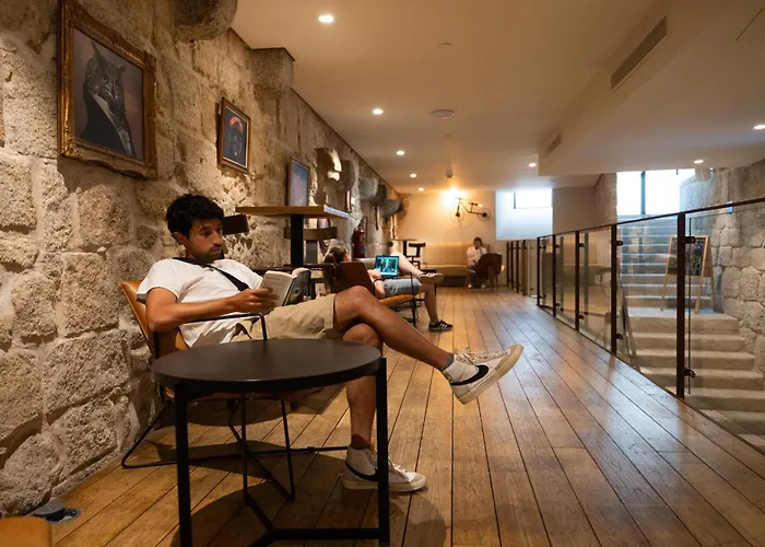 The House Ribeira Hostel