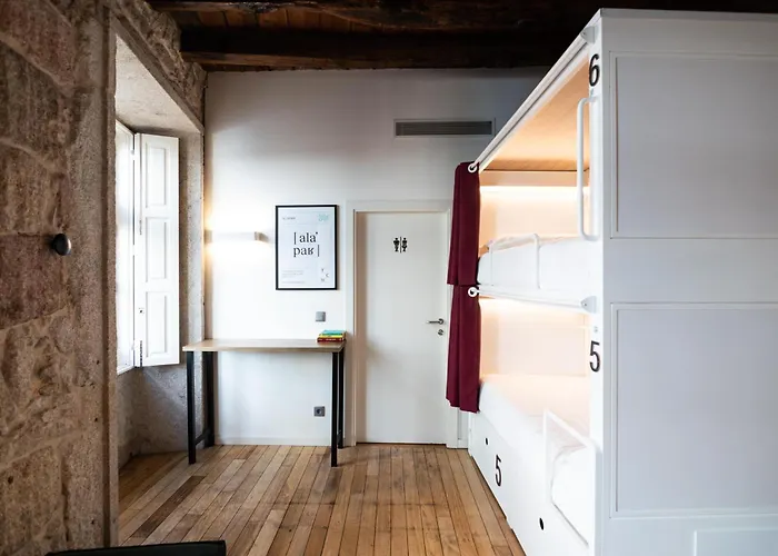 The House Ribeira Hostel *