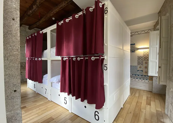 The House Ribeira Ostello Oporto